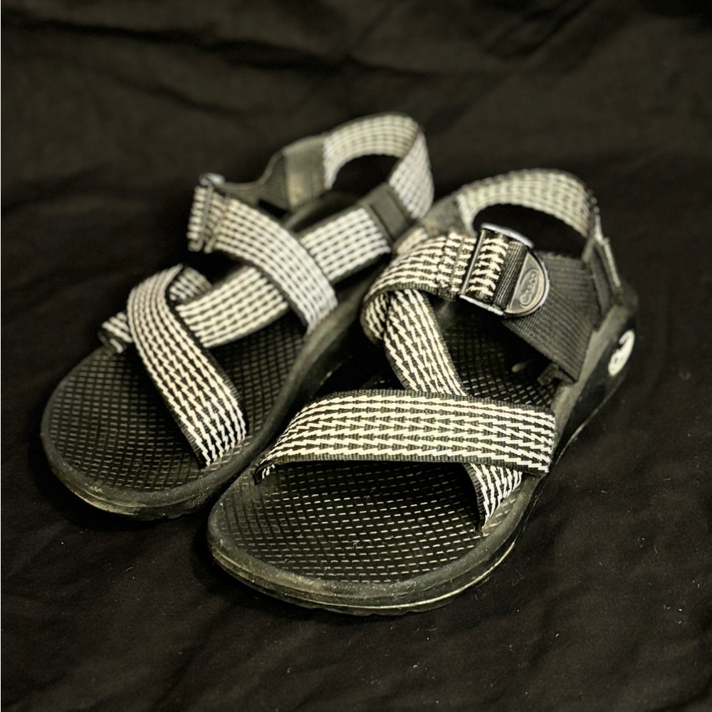 Women’s Chaco cloud black and white